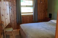 C17-Queen-Bedroom-North