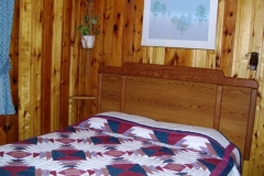 queen-bed-cabin-19-cs