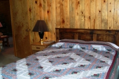 queen-bed-cabin-5-cs